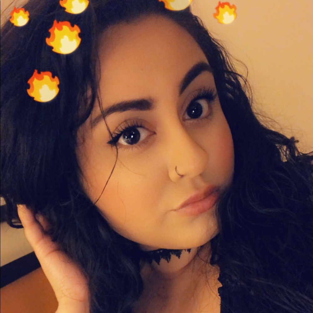 Meet your Posher, Julissa